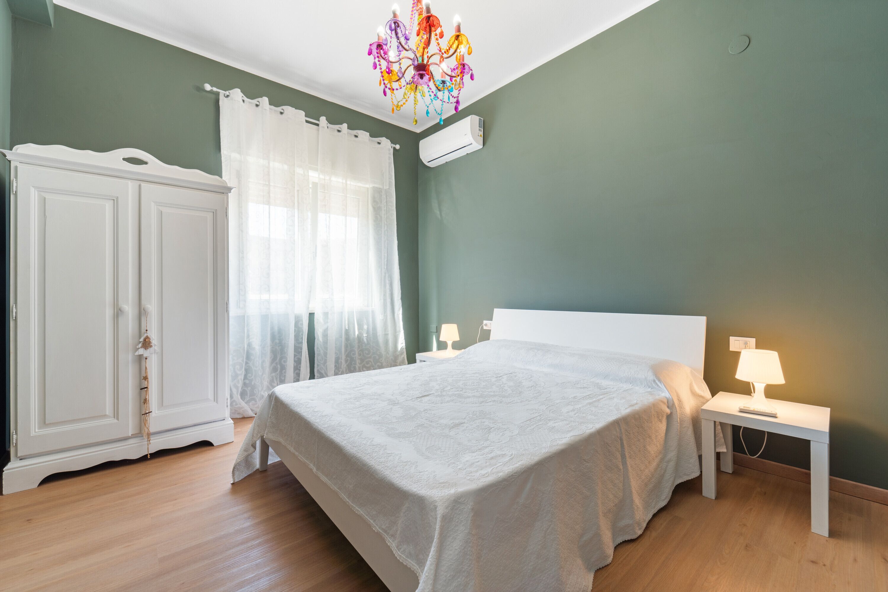 2 bedrooms, bed sheets