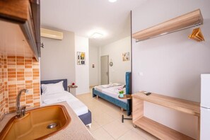 Electric kettle - Vila del Mar (Ksamil)