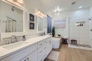 Shower, hair dryer, towels
