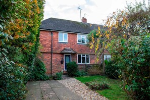 House - Hassocks Hideaway With Parking Garden (Hassocks)