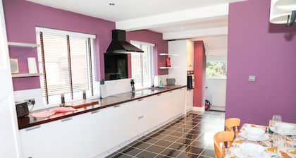 Hassocks Hideaway With Parking Garden