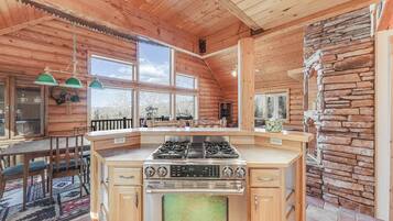 KylskÄp, mikrovÄgsugn, ugn och spishÀll