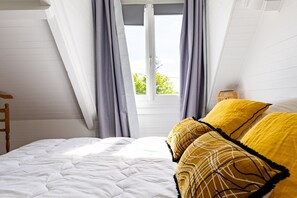 5 bedrooms, iron/ironing board, free WiFi, bed sheets