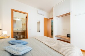 2 chambres, fer et planche à repasser, accès au Wi-Fi (inclus)