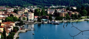 Apartment 'La Finestra Sul Lago 2' with Lake View, Balcony and Wi-Fi