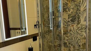 Comfort-Zimmer, Bergblick | Badezimmer