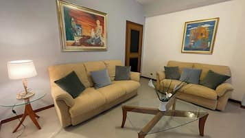 Comfort-Zimmer, Bergblick | Wohnbereich