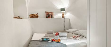 Honeymoon Apartment, Multiple Bedrooms (Boutique Apartment Bucanieri Luxury) | 1 bedroom, bed sheets