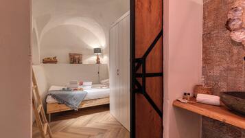 Honeymoon Apartment, Multiple Bedrooms (Boutique Apartment Bucanieri Luxury) | 1 bedroom, bed sheets