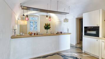 Honeymoon-Apartment, Mehrere Schlafzimmer (Boutique Apartment Casa Del Nobile) | Eigene Küche | Kühlschrank, Ofen, Herdplatte, Kochgeschirr/Geschirr/Besteck