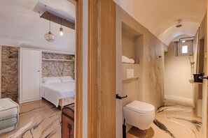 Shower, towels, soap, shampoo - Boutique Apartment Casa Del Nobile (Ventimiglia)