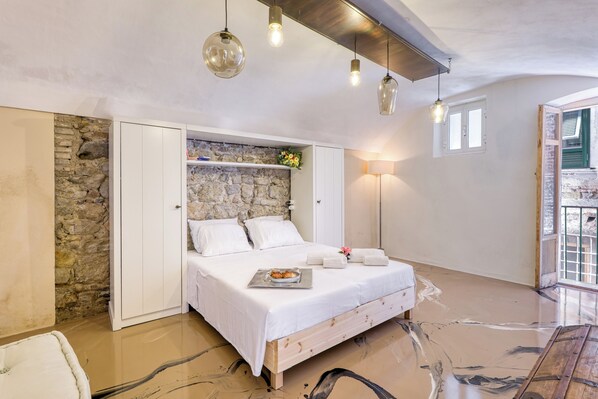 2 bedrooms, bed sheets