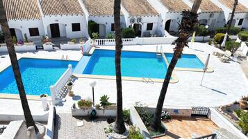 Casa, 3 habitaciones, balcón, vistas a la piscina | Piscina | Una piscina al aire libre