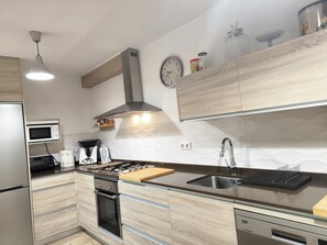 Bungalow, 3 Bedrooms, Balcony, Pool View | Interior