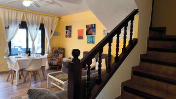 Bungalow, 3 Schlafzimmer, Balkon, Poolblick | Wohnzimmer