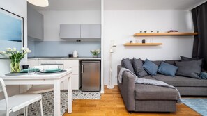 Appartement (719) | Cuisine privée | Réfrigérateur, plaque de cuisson, bouilloire électrique