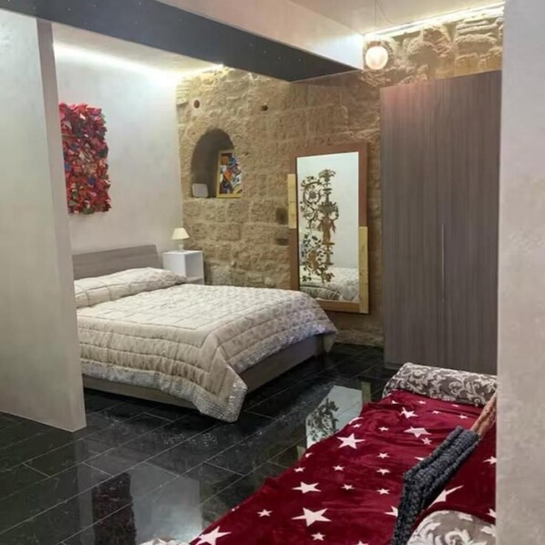 1 dormitorio y ropa de cama