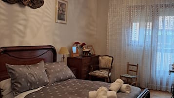 3 bedrooms, bed sheets