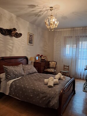 3 bedrooms, bed sheets