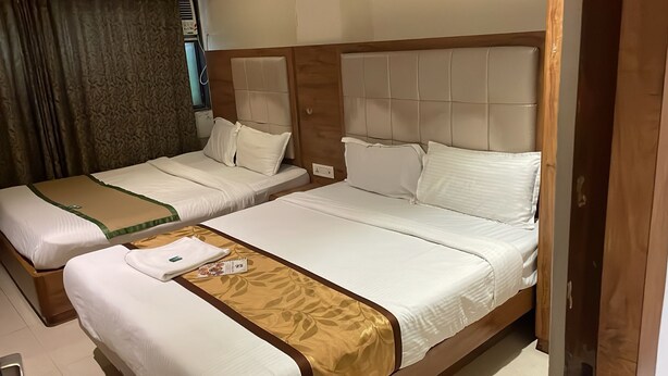 Kamar Quadruple | Meja kerja, ruang kerja ramah laptop, dan Wi-Fi gratis
