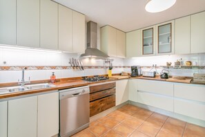 Coffee/tea maker, fridge, microwave, oven