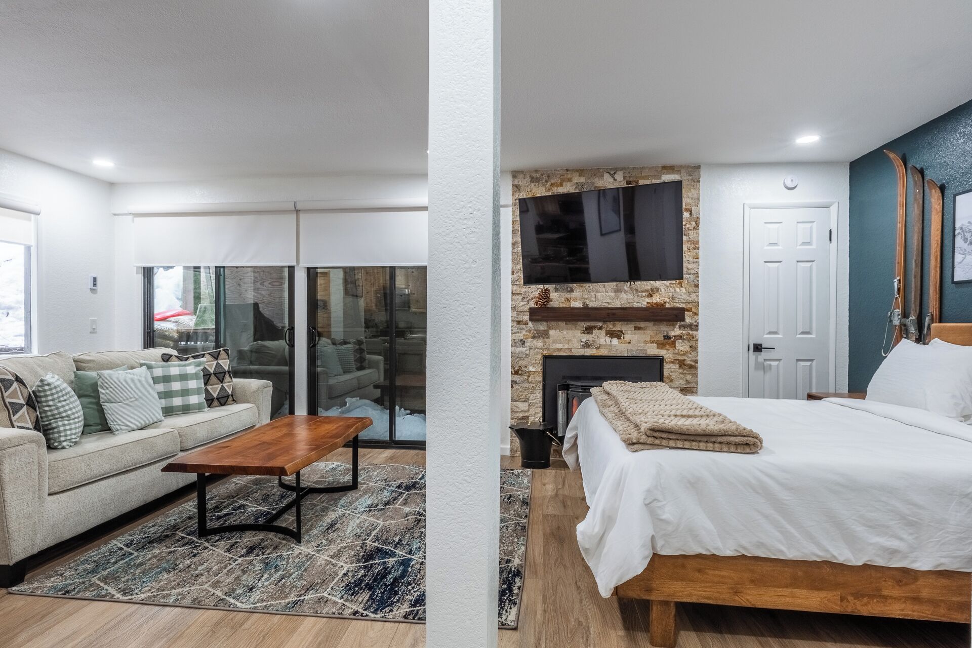 Iron/ironing board, WiFi (free), bed sheets
