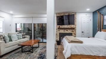 Iron/ironing board, WiFi (free), bed sheets