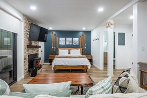 Desk, iron/ironing board, free WiFi, bed sheets