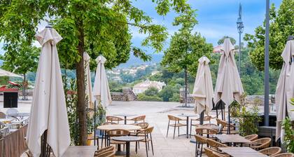 Pension 'Jungle - Haut De Cagnes' mit Bergblick, Wi-Fi und Klimaanlage