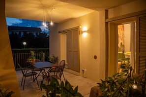 Outdoor dining - Alba Palace Luxury Apartments - Green (Alba)