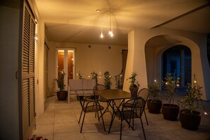 Outdoor dining - Alba Palace Luxury Apartments - Green (Alba)