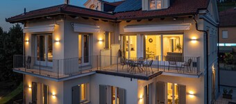 Alba Palace Luxury Apartments - Red