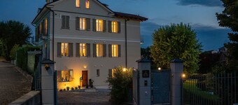 Alba Palace Luxury Apartments - Yellow