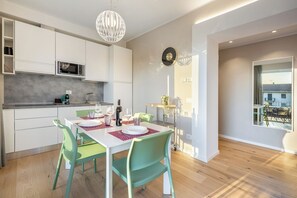 Dining - Alba Palace Luxury Apartments - Pink (Alba)