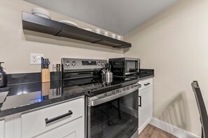 Een magnetron, een oven, een kookplaat