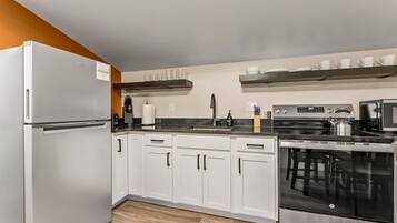 Mikroaaltouuni, uuni, liesi