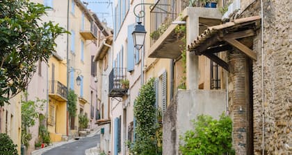 Bed and Breakfast 'Chambre Coccinelle - Le Grimaldi' with Wi-Fi and Air Conditioning