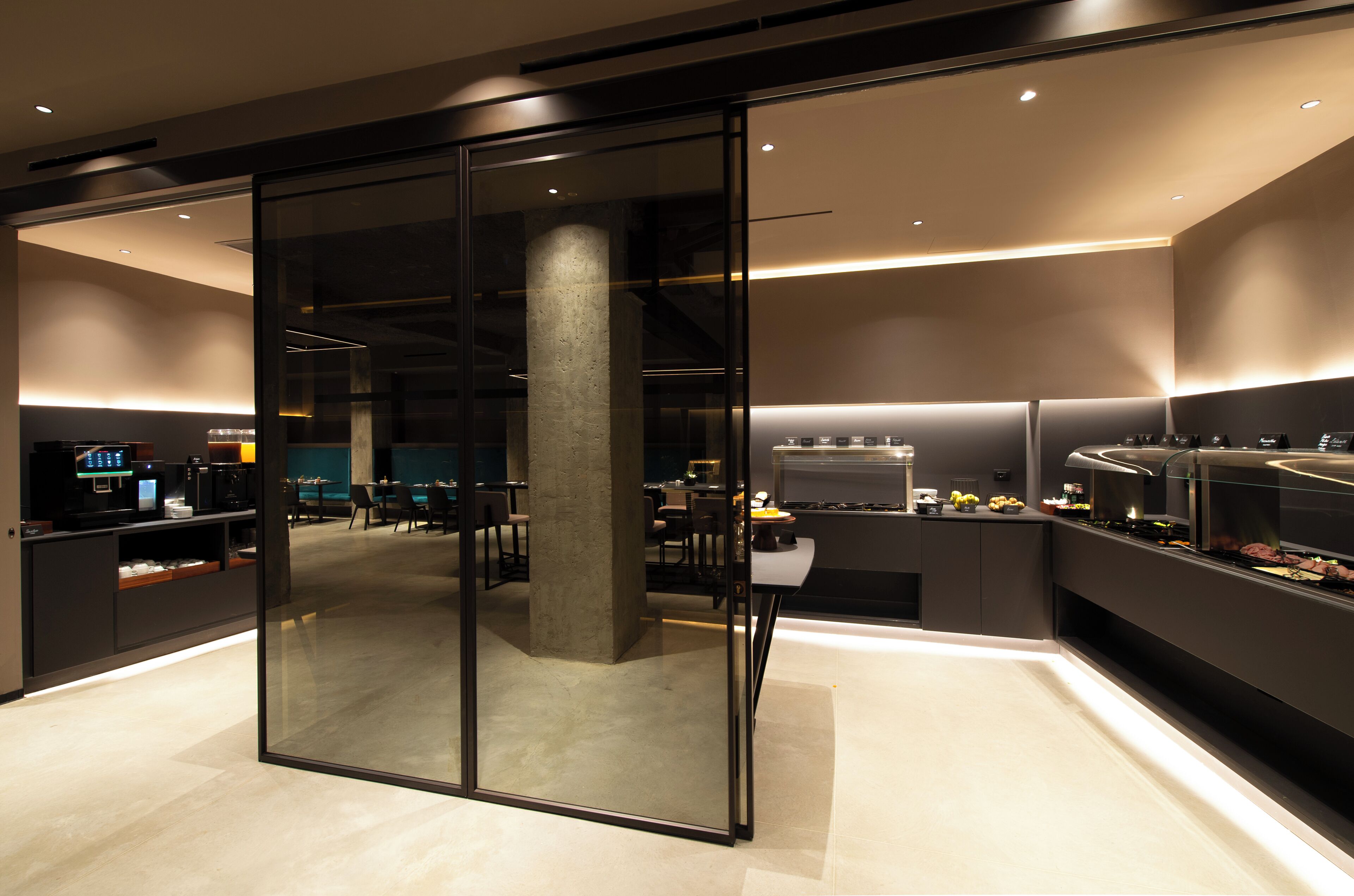 Petit déjeuner buffet (25 EUR par personne)