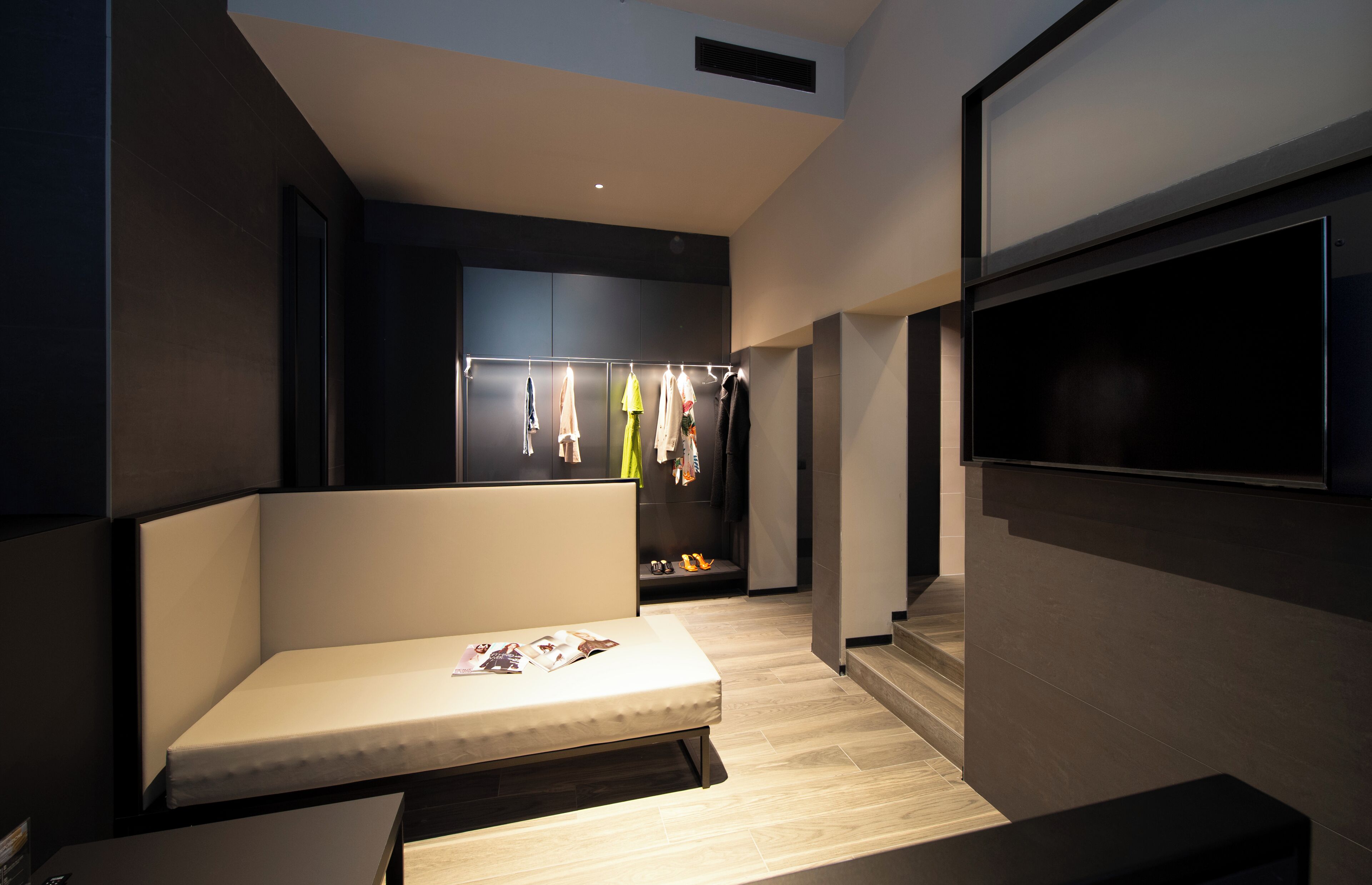 Minibar, in-room safe, desk, laptop workspace