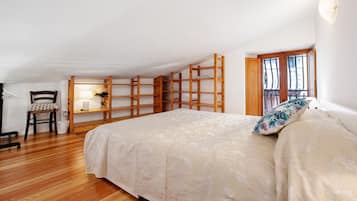 Iron/ironing board, free WiFi, bed sheets