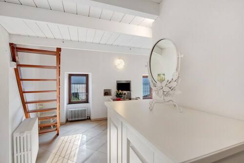 Holiday Home 'Casa Tua Alla Torre' with Lake View, Wi-Fi and Air Conditioning