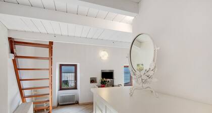 Holiday Home 'Casa Tua Alla Torre' with Lake View, Wi-Fi and Air Conditioning