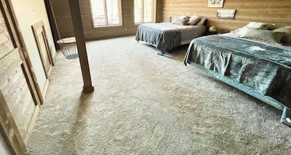 Pet-Friendly Lakeside Cabin near Birchwood, WI