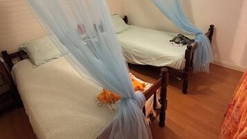 2 bedrooms, iron/ironing board, internet, bed sheets