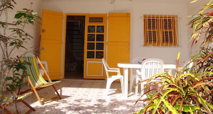 AN ANVI, vacation home 400m from the sea