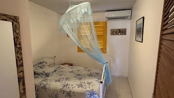 2 bedrooms, iron/ironing board, internet, bed sheets