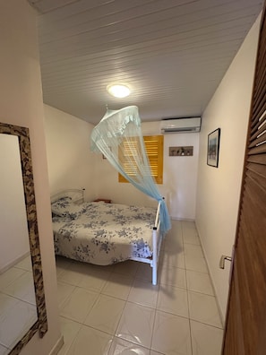 2 habitaciones, tabla de planchar con plancha y acceso a internet