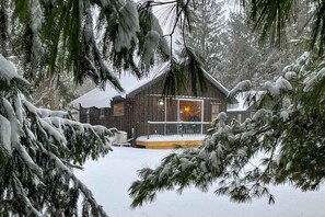 Exterior - Talbot - Birchview - Two Bedroom Cottage, Sleeps 4 (Kawartha Lakes)