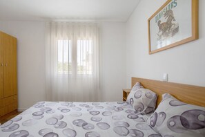 3 quartos, Wi-Fi de cortesia, roupa de cama