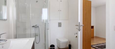 Douche, serviettes fournies